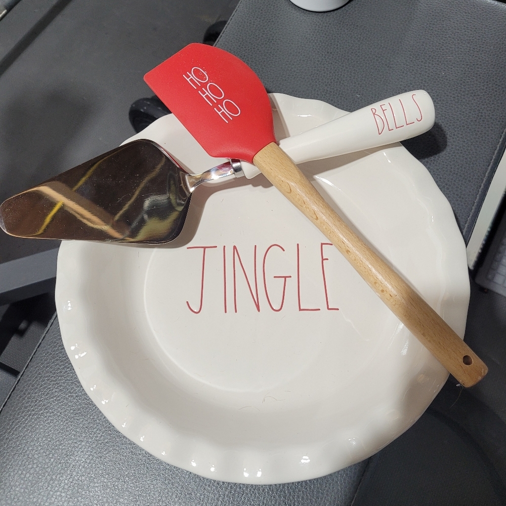 Rae Dunn Holiday Pie Dish & Tools